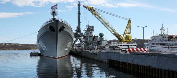 Тяжелый атомный ракетный крейсер Петр Великий на причале главной базы Северного флота в Североморске - 俄羅斯衛星通訊社