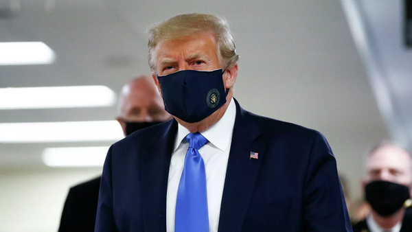 特朗普在新冠大流行病期间首次戴口罩露面 有总统印章标志 - 俄罗斯卫星通讯社