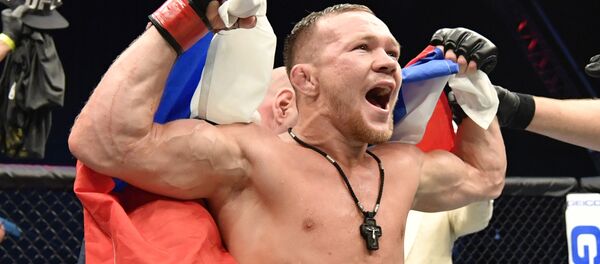 俄罗斯选手彼得•扬击倒阿尔多成为UFC轻量级冠军 俄罗斯选手彼得•扬击倒阿尔多成为UFC轻量级冠军 - 俄罗斯卫星通讯社