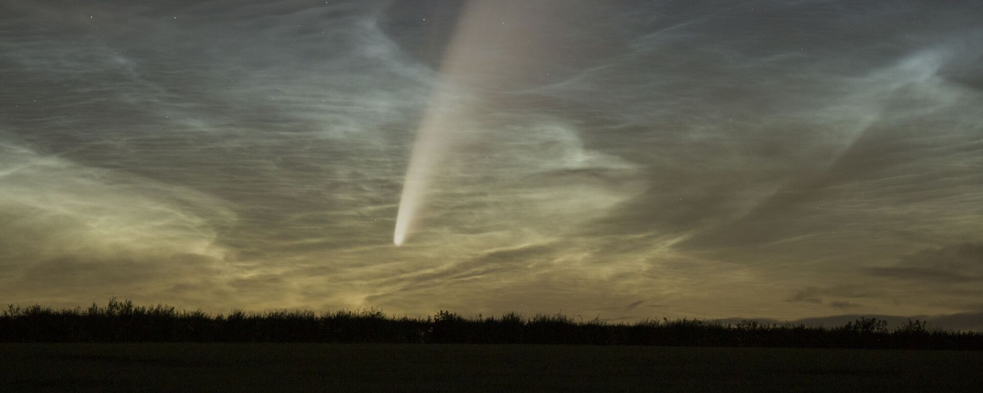  夜光雲中的彗星 - 俄羅斯衛星通訊社, 1920, 09.01.2022