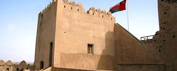 Флаг над замком в Омане - 俄羅斯衛星通訊社