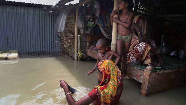 Жители затопленной деревни в штате Ассам, Индия - 俄羅斯衛星通訊社