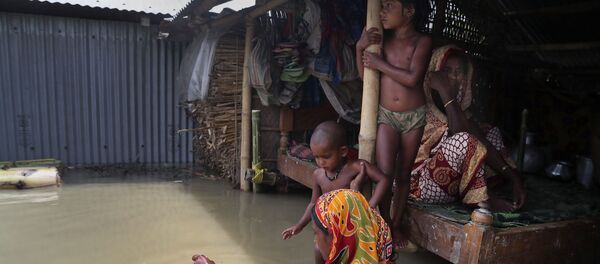 Жители затопленной деревни в штате Ассам, Индия - 俄罗斯卫星通讯社