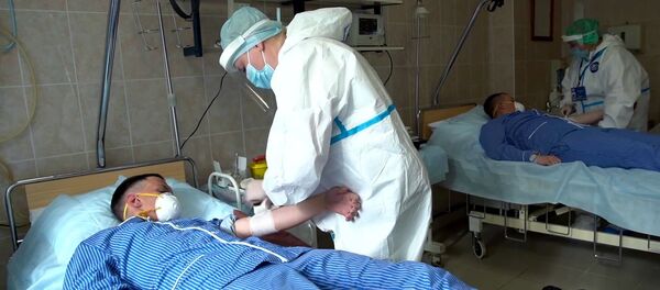 Забор крови на анализ перед выпиской добровольцев испытаний вакцины от коронавируса в Главном военном клиническом госпитале имени Н. Н. Бурденко - 俄羅斯衛星通訊社