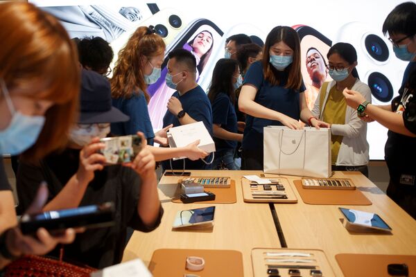 幸福、排队和稍许科技：苹果在北京的全新旗舰店开幕 - 俄罗斯卫星通讯社