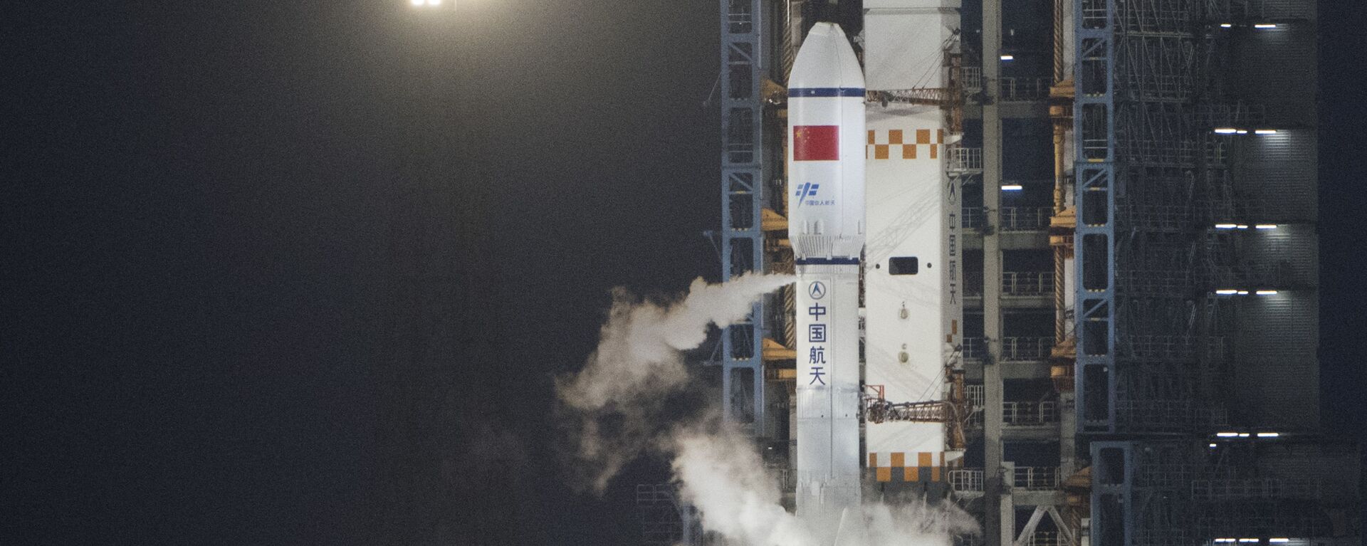 Китайская ракета-носитель Long March 7 с Tianzhou-1 на стартовой площадке космодрома Вэньчан  - 俄罗斯卫星通讯社, 1920, 31.05.2021