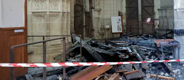 法国南特主教座堂的大管风琴被完全烧毁 - 俄罗斯卫星通讯社