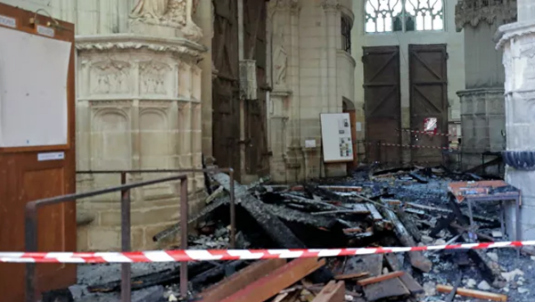 法國南特主教座堂的大管風琴被完全燒毀 - 俄羅斯衛星通訊社