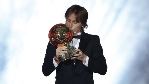 Игрок Реал Мадрида Лука Модрич получил награду Золотой мяч в Париже, Франция - 俄羅斯衛星通訊社