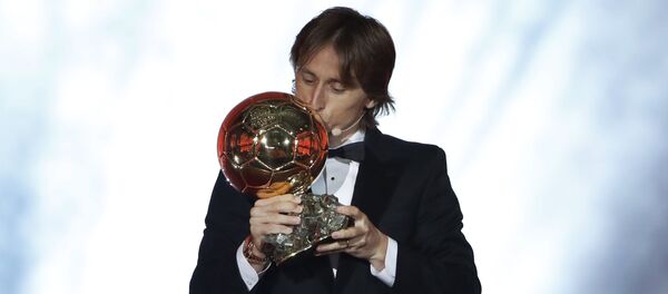 Игрок Реал Мадрида Лука Модрич получил награду Золотой мяч в Париже, Франция - 俄罗斯卫星通讯社