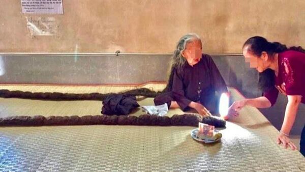 Женщина не стриглась и не мыла голову 64 года Женщина не стриглась и не мыла голову 64 года - 俄罗斯卫星通讯社