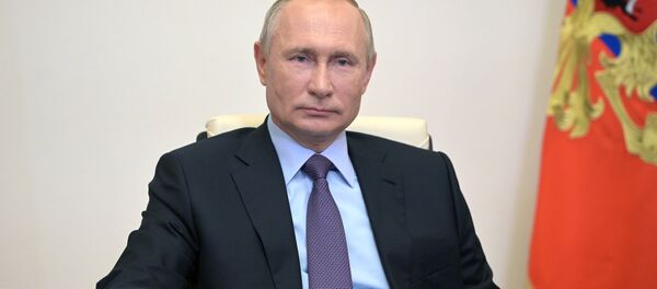 23 июля 2020. Президент РФ Владимир Путин принимает участие в режиме видеоконференции в церемонии запуска в эксплуатацию на Московском нефтеперерабатывающем заводе (АО Газпром-нефть-МНПЗ) нового высокотехнологичного комплекса переработки нефти Евро+. , - 俄罗斯卫星通讯社
