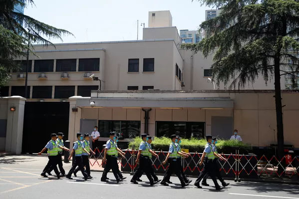 美國駐成都總領館外的警察 美國駐成都總領館外的警察 - 俄羅斯衛星通訊社