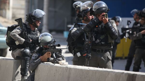 Израильские военнослужащие во время уличных протестов в Палестине против переноса посольства США из Тель-Авива в Иерусалим.  - 俄羅斯衛星通訊社