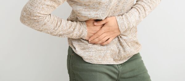 Человек с болью в правом боку  - 俄羅斯衛星通訊社