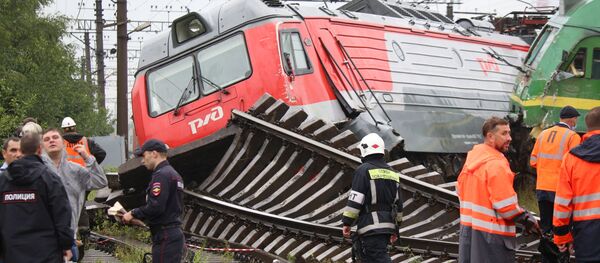 Электровозы, сошедшие с рельсов после столкновения на станции Купчинская - 俄羅斯衛星通訊社