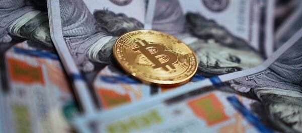 Биткоин на долларах - 俄罗斯卫星通讯社