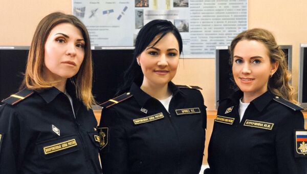 “猛禽級最新型巡邏艇首批試驗女船員奧莉加·丘爾科娃、安娜·布里克茲和尤利婭·庫羅奇金娜 - 俄羅斯衛星通訊社