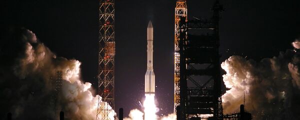 Пуск ракеты-носителя Протон-М с разгонным блоком Бриз-М и спутниками связи Экспресс АМ-44 и Экспресс-МД1, осуществленный расчетами предприятий Роскосмоса с космодрома Байконур.  - 俄羅斯衛星通訊社