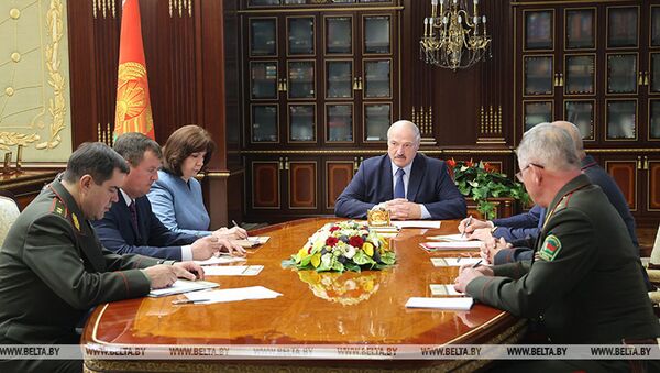 Президент Белоруссии Александр Лукашенко на срочном совещании с членами республиканского Совбеза - 俄羅斯衛星通訊社