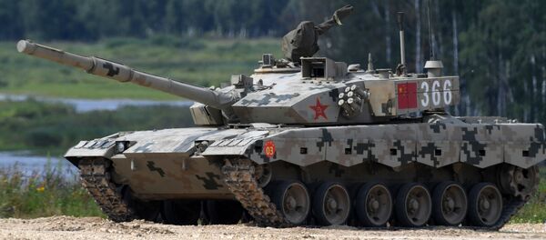 Экипаж команды армии Китая участвует в индивидуальной гонке соревнований по танковому биатлону Армейских международных Игр-2017 Экипаж команды армии Китая участвует в индивидуальной гонке соревнований по танковому биатлону Армейских международных Игр-2017 - 俄罗斯卫星通讯社