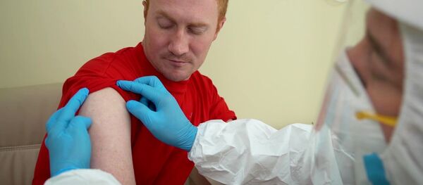 Осмотр перед выпиской добровольцев, участвовавших в испытаниях вакцины от COVID-19 в Главном военном клиническом госпитале им. Н. Н. Бурденко - 俄罗斯卫星通讯社