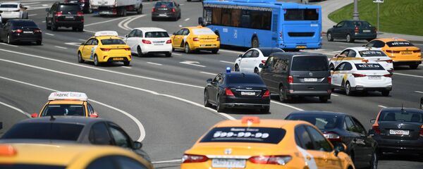 Автомобильное движение на Боровицкой площади в Москве - 俄罗斯卫星通讯社