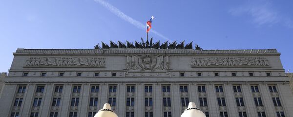 Флаг на здании министерства обороны РФ на Фрунзенской набережной в Москве - 俄罗斯卫星通讯社