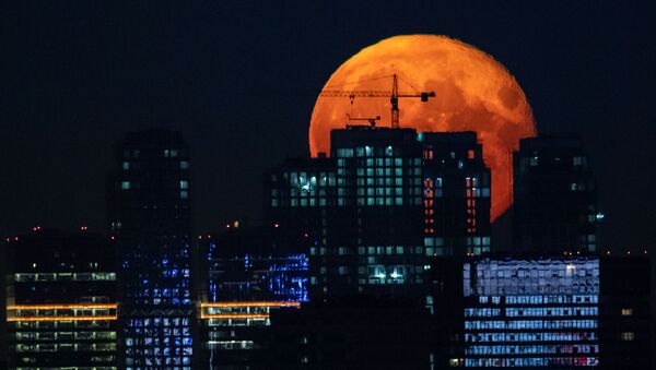Полная Луна над Москвой - 俄罗斯卫星通讯社
