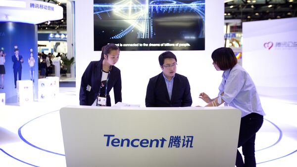 Сотрудники на стенде китайской технологической компании Tencent на Всемирной конференции по мобильному Интернету (GMIC) в Пекине - 俄羅斯衛星通訊社