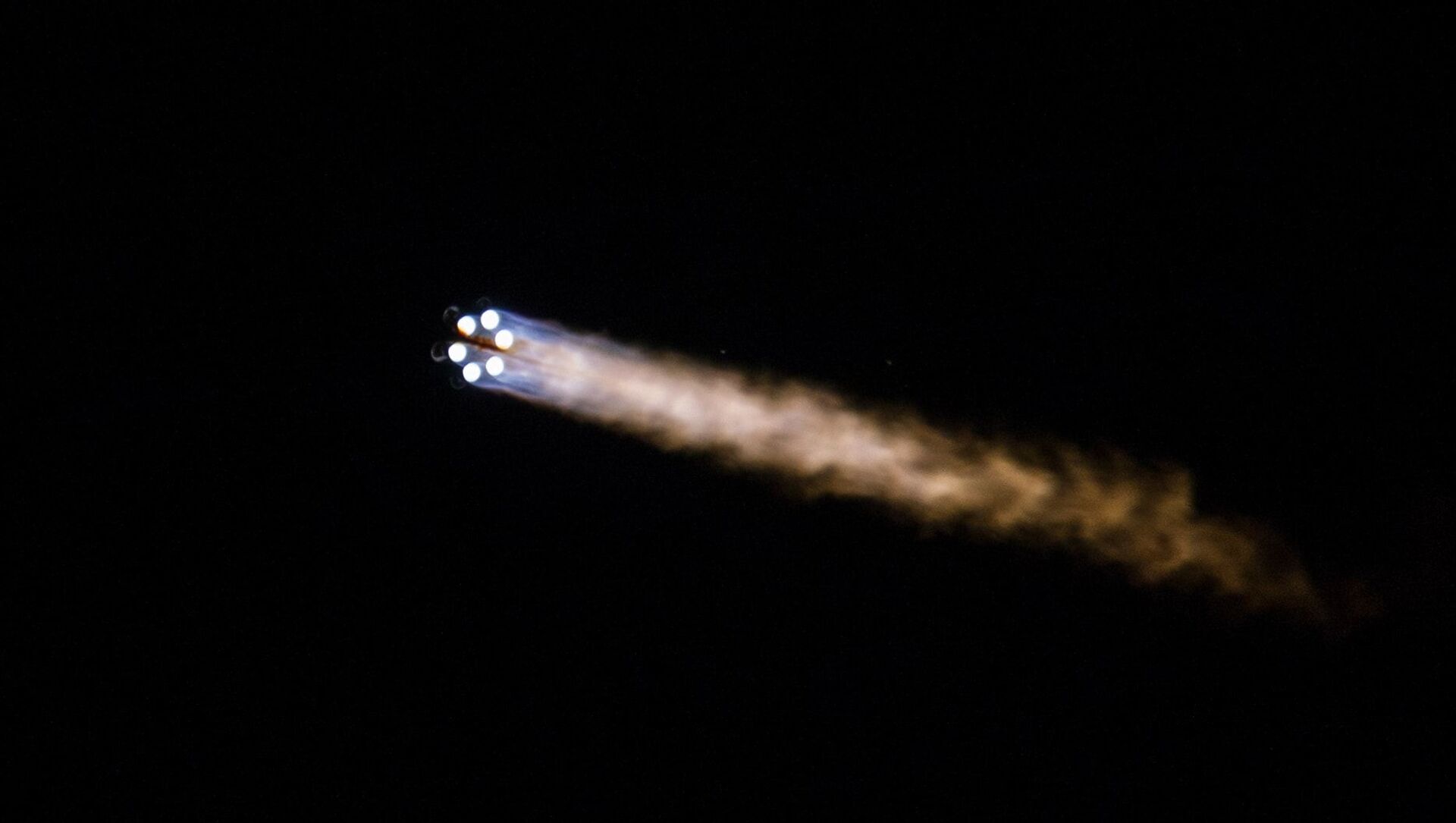 Индонезийский спутник, выведенный в космос в 2012 году, упал на Землю - 俄羅斯衛星通訊社, 1920, 06.02.2021