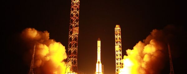 Запуск ракеты-носителя Протон-М с разгонным блоком Бриз-М с телекоммуникационными спутниками Экспресс-80 и Экспресс-103 с космодрома Байконур.  - 俄罗斯卫星通讯社