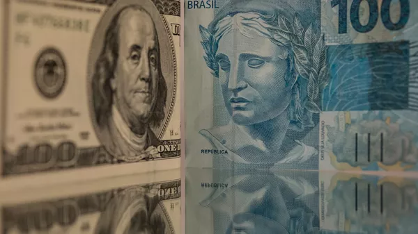Бразильские реалы и американские доллары - 俄罗斯卫星通讯社