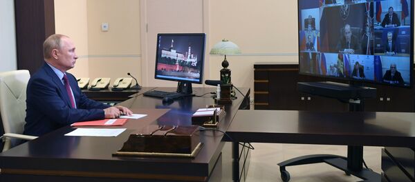 31 июля 2020. Президент РФ Владимир Путин проводит оперативное совещание с постоянными членами Совета безопасности РФ в режиме видеоконференции. - 俄罗斯卫星通讯社