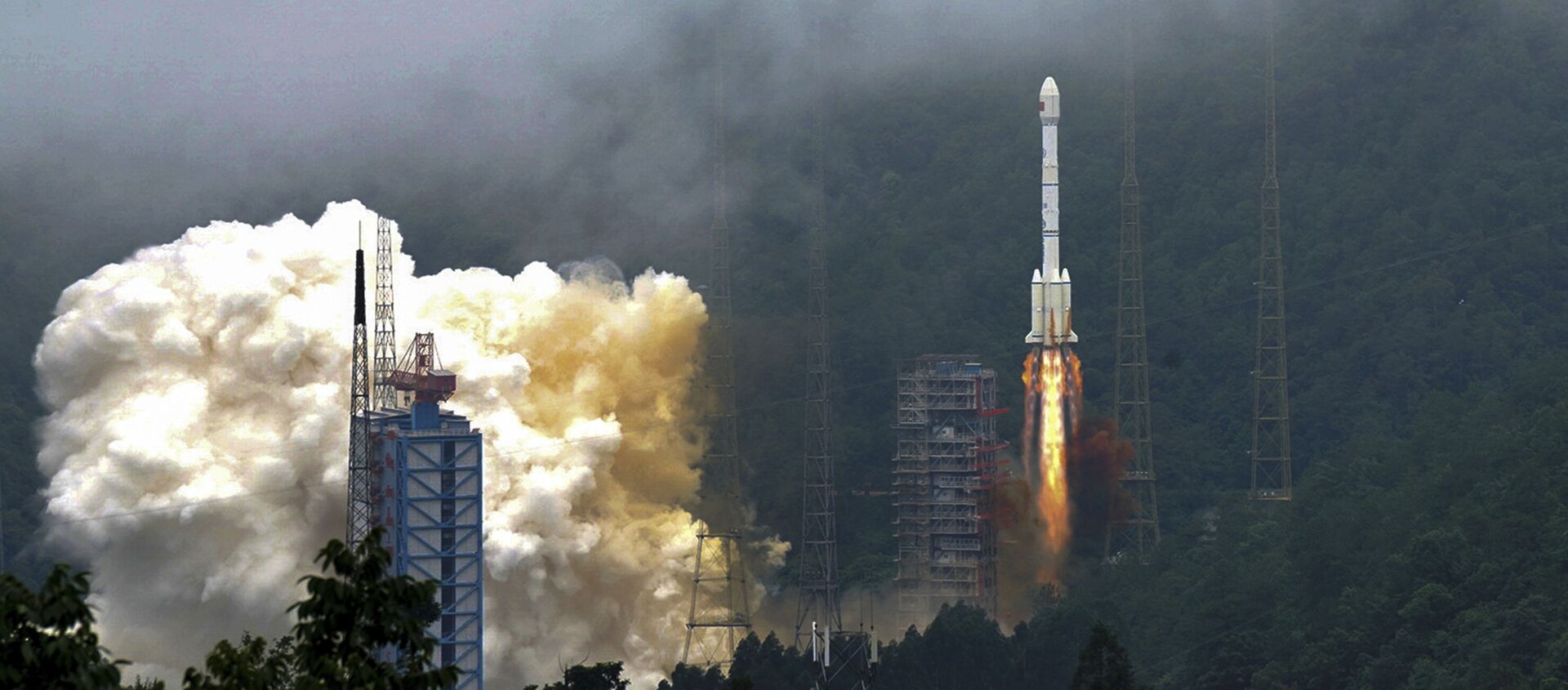 Старт ракеты со спутником Beidou с космодрома Xichang в Китае - 俄羅斯衛星通訊社, 1920, 10.04.2021