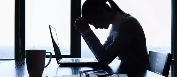 Женщина, переживающая стресс - 俄罗斯卫星通讯社