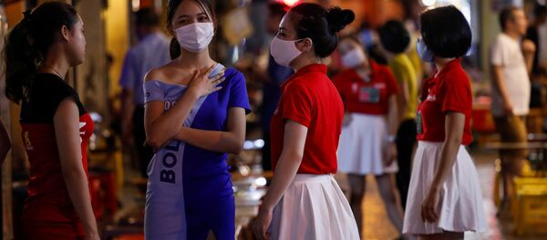 Девушки в масках в Ханое  - 俄羅斯衛星通訊社