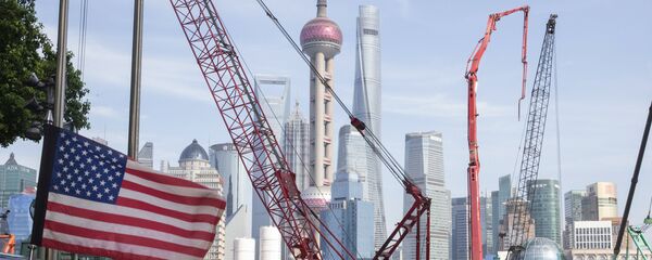 Флаг США возле отеля в Шанхае, Китай - 俄罗斯卫星通讯社