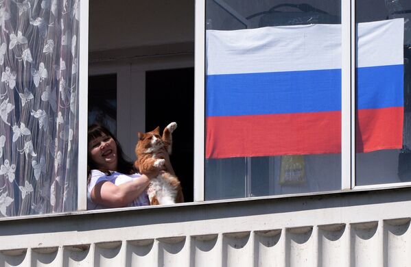 克拉斯諾亞爾斯克的居民帶著自己的貓咪聽俄羅斯日音樂會 - 俄羅斯衛星通訊社