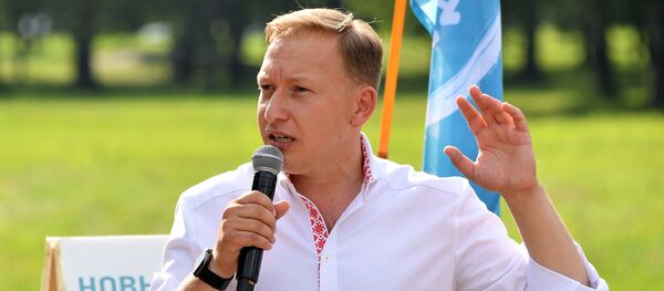 Кандидат в президенты Белоруссии Андрей Дмитриев на пикете в свою поддержку в парке Дружбы народов в Минске.  - 俄罗斯卫星通讯社