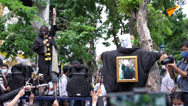 泰國抗議者身著《哈利·波特》服裝進行集會 - 俄羅斯衛星通訊社