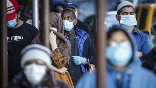 Люди с масках для защиты от коронавируса, США - 俄罗斯卫星通讯社