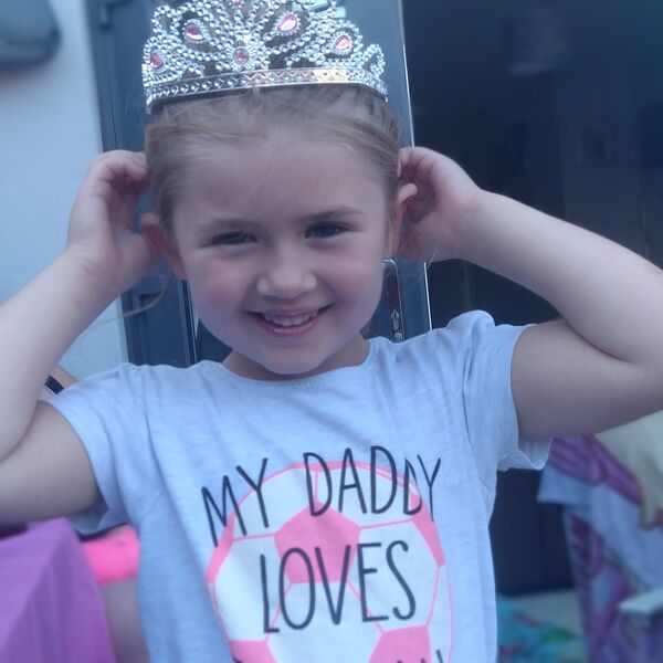 六歲女童在麥當勞雞塊里吃到口罩碎片被嗆住 - 俄羅斯衛星通訊社