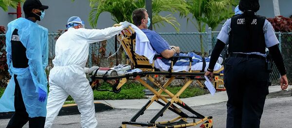 Медики доставляют пациента в госпиталь для коронавирусных больных в Майами, Флорида - 俄羅斯衛星通訊社