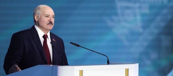 Президент Белоруссии Александр Лукашенко во время выступления с посланием белорусскому народу и Национальному Собранию - 俄罗斯卫星通讯社