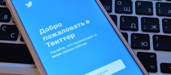 Страница социальной сети Twitter на экране смартфона - 俄罗斯卫星通讯社