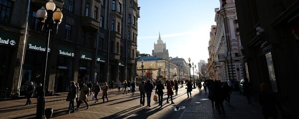 Прохожие на Старом Арбате в Москве - 俄羅斯衛星通訊社