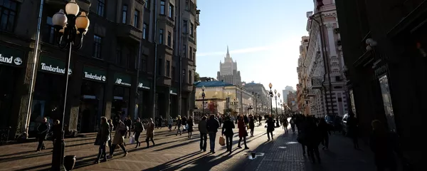 Прохожие на Старом Арбате в Москве Прохожие на Старом Арбате в Москве - 俄羅斯衛星通訊社
