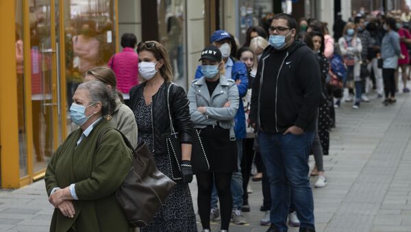 Люди в масках в очереди в Вене  - 俄罗斯卫星通讯社