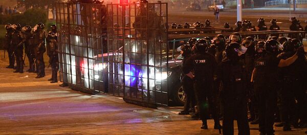 卫星通讯社白俄罗斯分社记者报道明斯克骚乱时被捕并遭到殴打 卫星通讯社白俄罗斯分社记者报道明斯克骚乱时被捕并遭到殴打 - 俄罗斯卫星通讯社